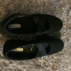 Sketchers goga mat , worn once did not fit my chubby feet